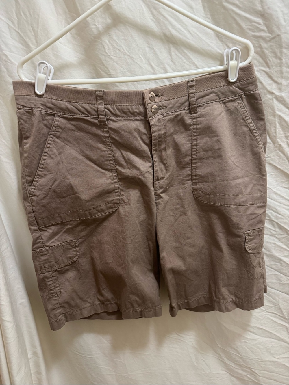 Lee Women’s Cargo Bermudas in Taupe